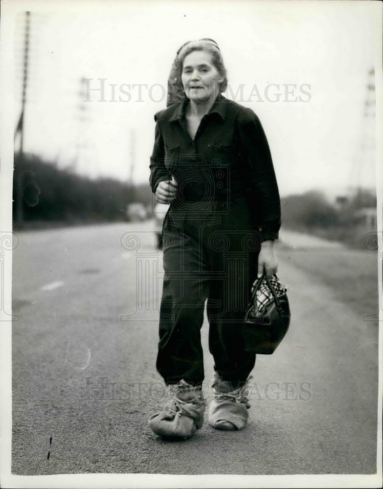 1959 Press Photo Dr. Barbara Moore Footslogging Record Birmingham London Walk-Historic Images