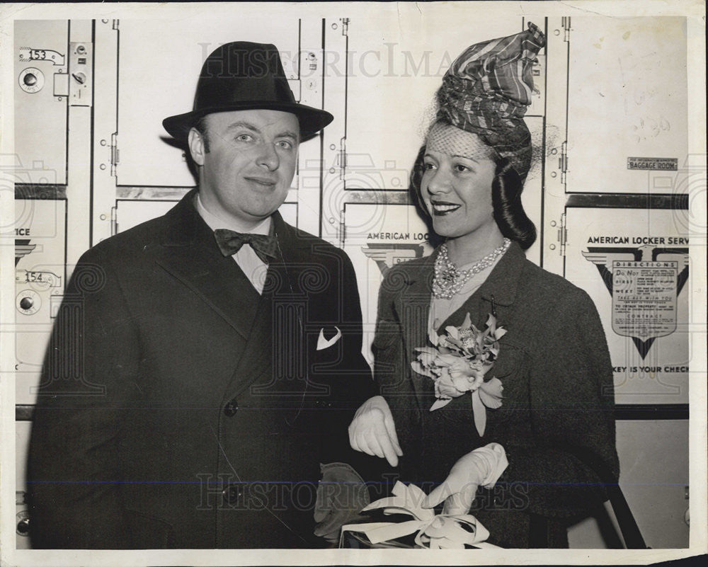 1940 Press Photo Lily Pons And Andre Kostelanetz At NW Chgo Station For Concert - Historic Images