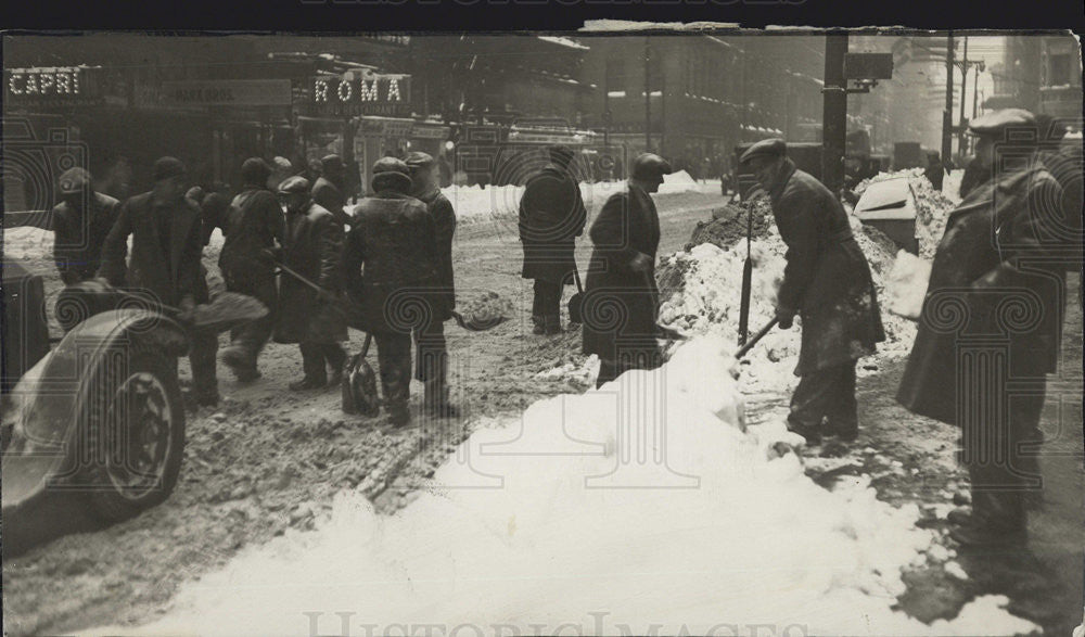 1929 Press Photo Workers Shovel Snow Off Of Downtown Streets - Historic Images