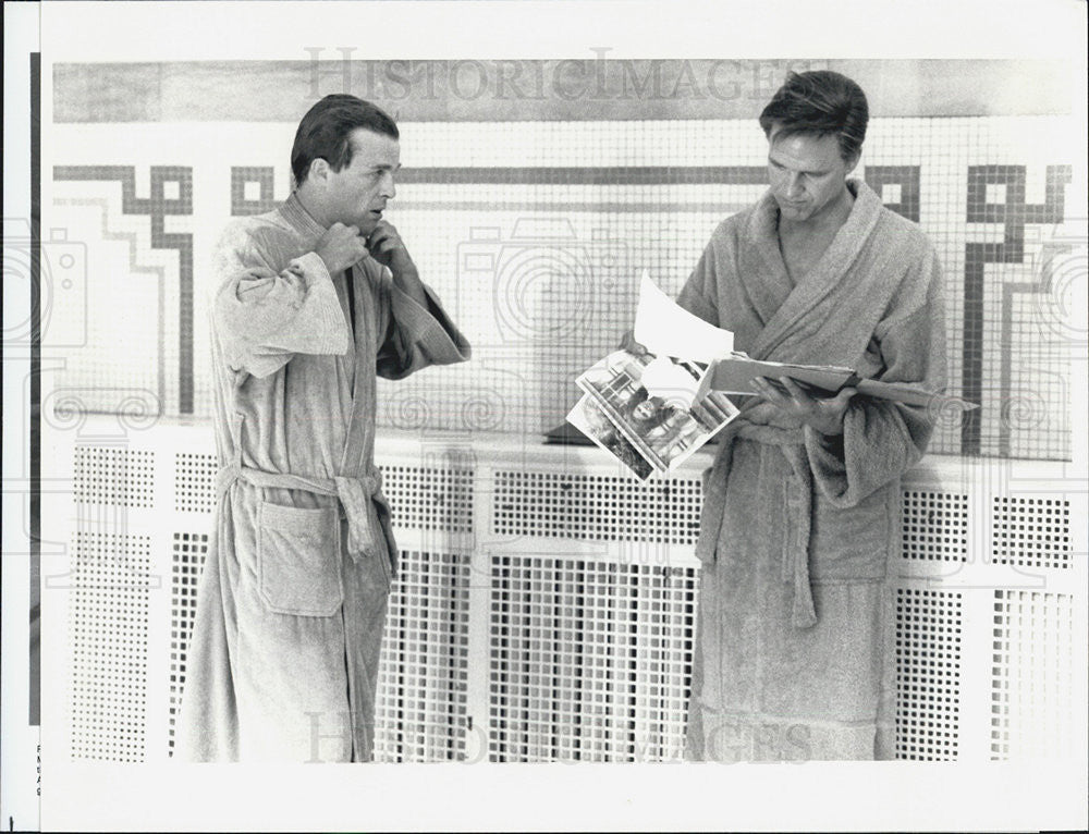 Press Photo Two men in locker room in unknown movie or TV show - Historic Images