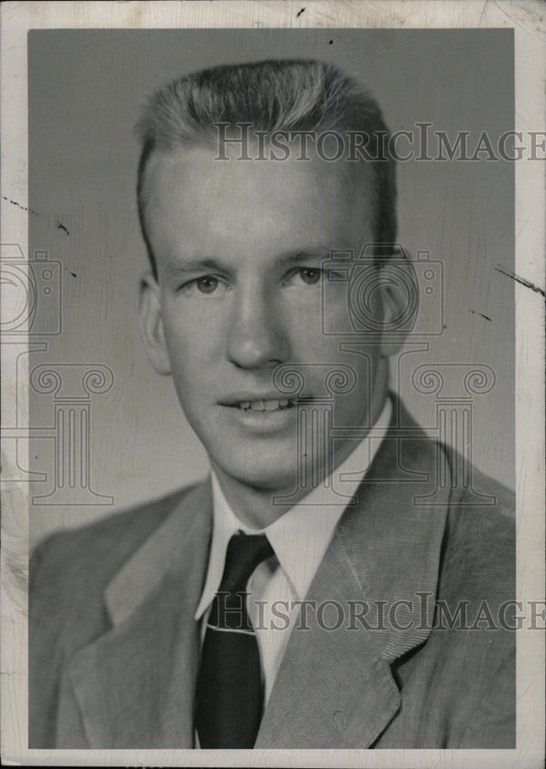 1949 Press Photo Don Laz Illinois Football Player Game RRW80367 1949-press-photo-don-laz-illinois-football-player-game-rrw80367