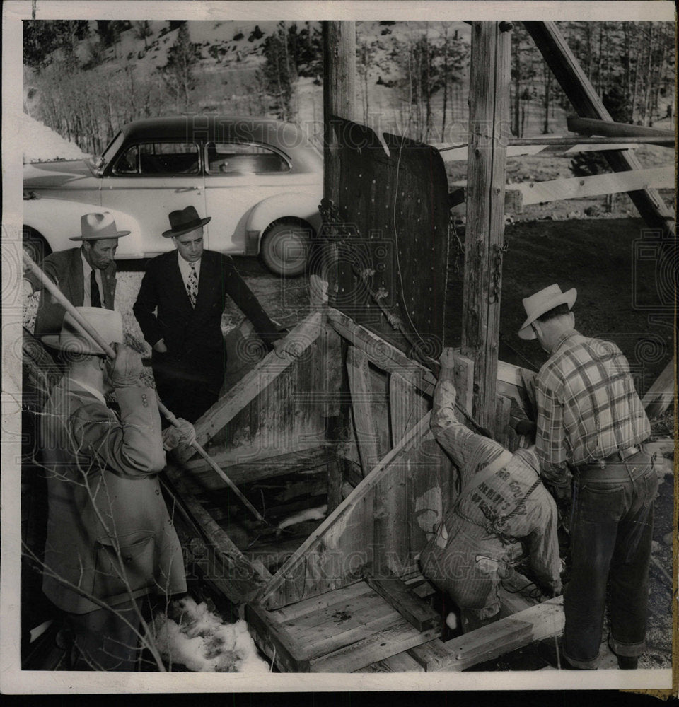1950 Press Photo Emmaline Rice Body Abandon Mine Shaft - Historic Images
