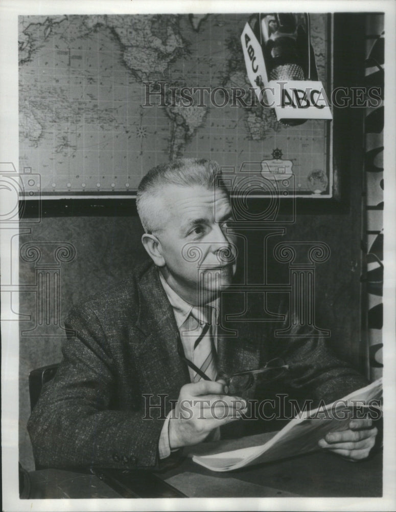 1954 Veteran newscaster Don Goddard Editor - Historic Images