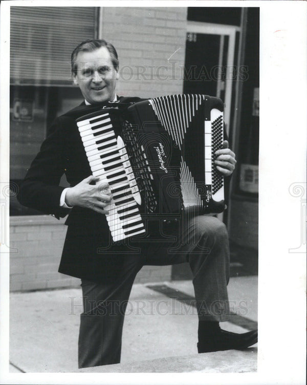 1991 Press Photo President of Chicago Accordion Club Lindy Kao
