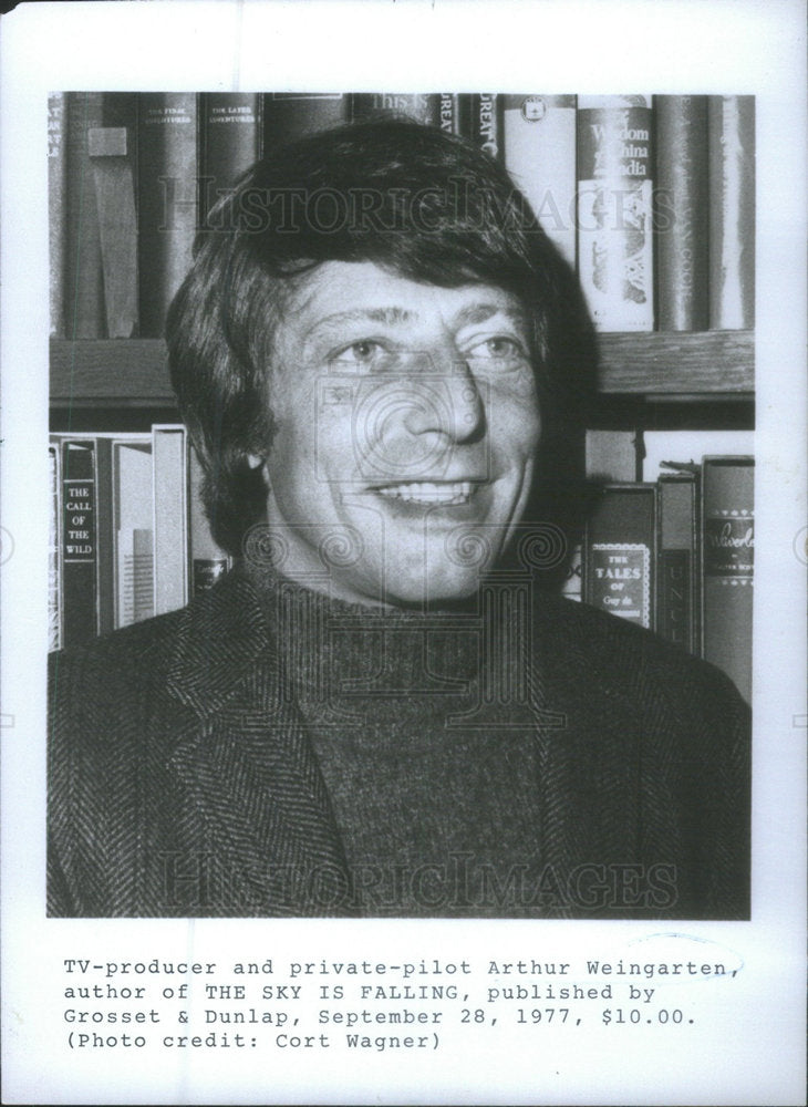 1977 Press Photo Arthur Weingarten TV Producer and Author of The Sky is Falling. - Historic Images