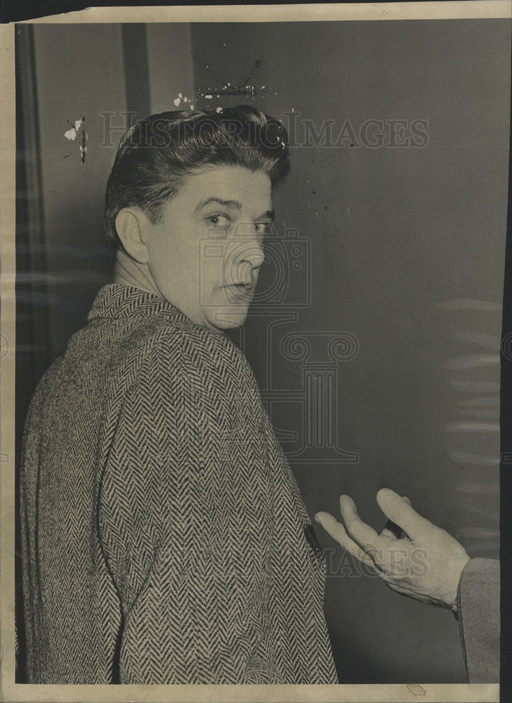 1950 Press Photo HARVEY MCDONALD SHOOTING JOAN VESTAL - Historic Images