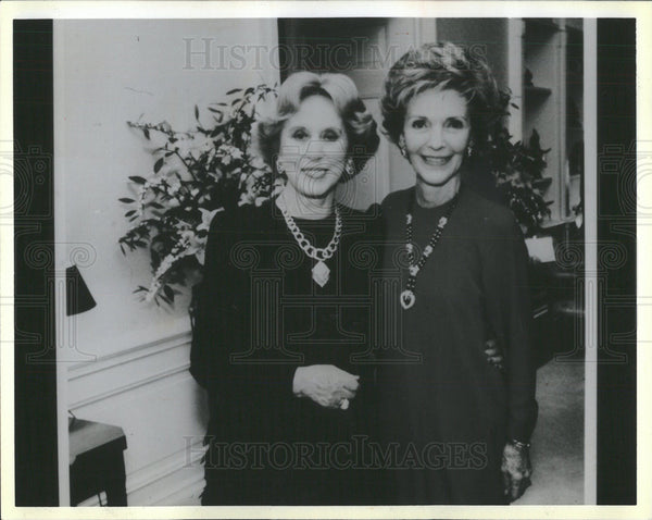 1986 Press Photo Nancy Reagan and Estee Lauder and family - Historic Images