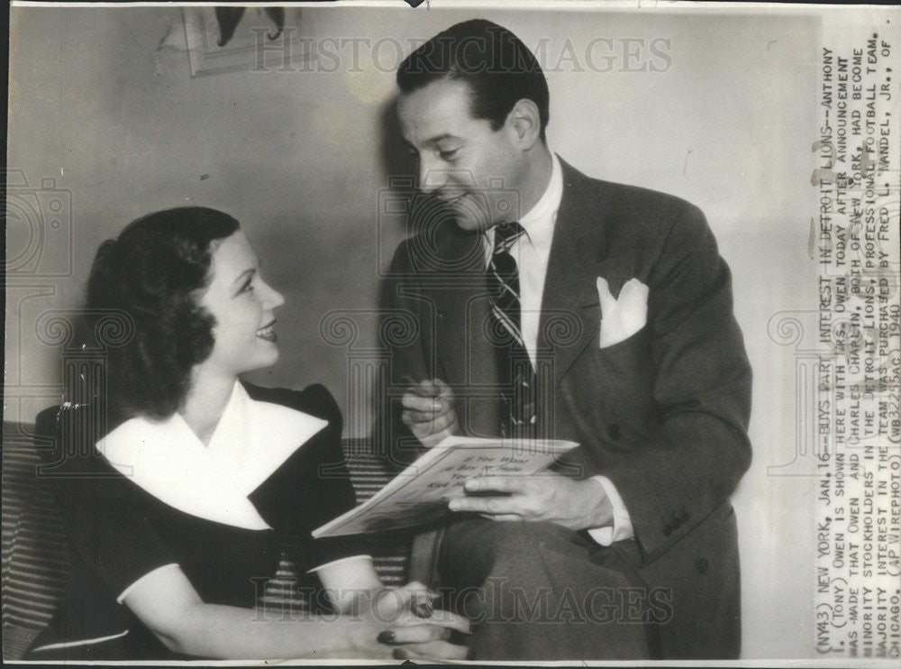 1940 Press Photo Tony Owen Wife Detroit Lions Stockholder Announcement Football - Historic Images