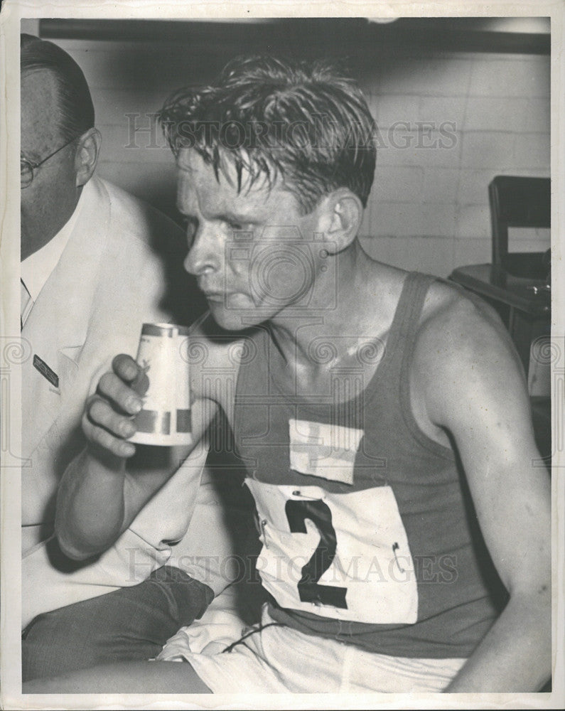 1958 Press Photo Franjo Mihalic Yugoslavian Winner Boston Marathon - Historic Images