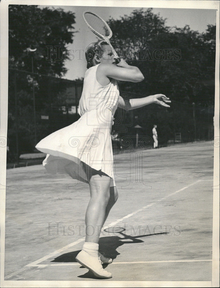 1940 Press Photo Miss Helen Bernhard at Clay Court tennis tournament - Historic Images
