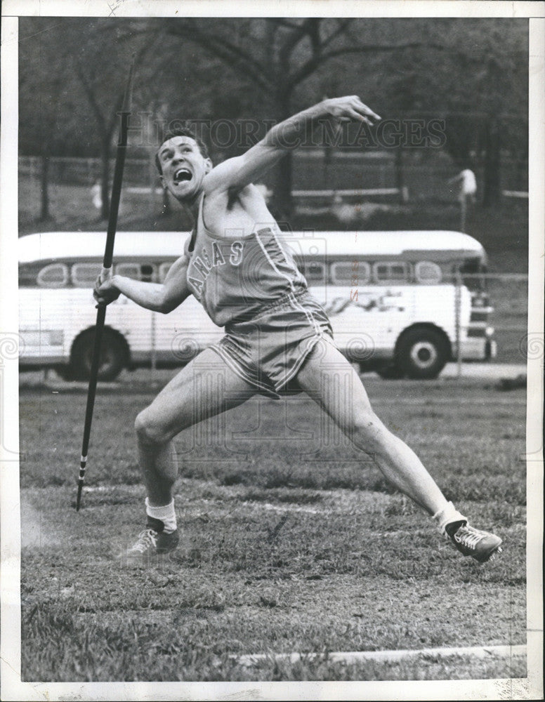 1959 Press Photo Bill Alley Univ. Kansas javelin thrower - Historic Images