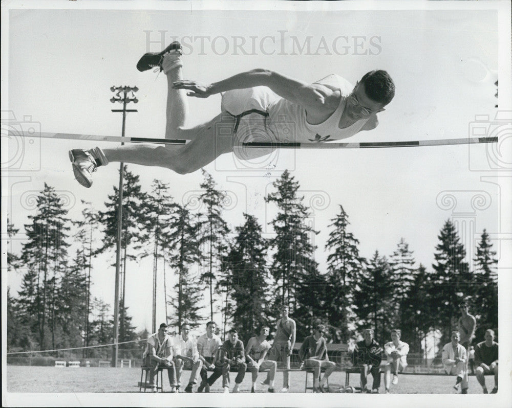 1958 Press Photo High Jumping Champion Henry Wyborney - Historic Images