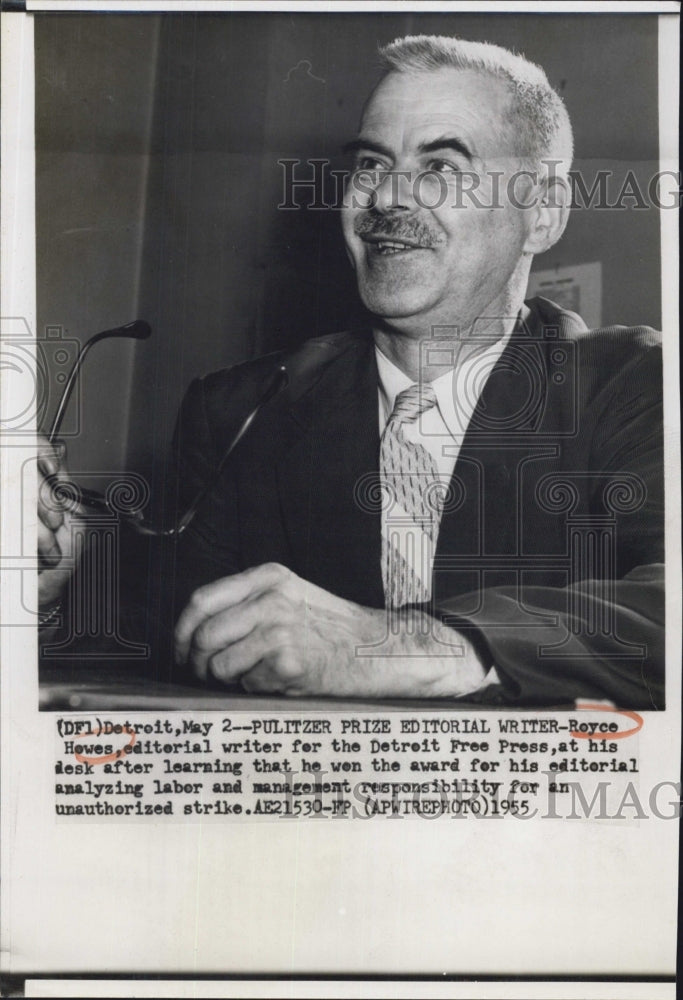 1955 Press Photo Royce Hewes Pulitzer Prize Editorial Writer - RSG68761 - Historic Images