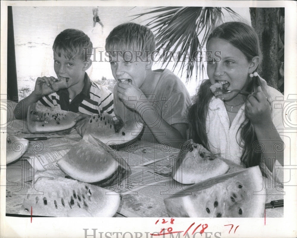 1968 Press Photo Children eats the king watermelon. - RSH11419- Historic Images