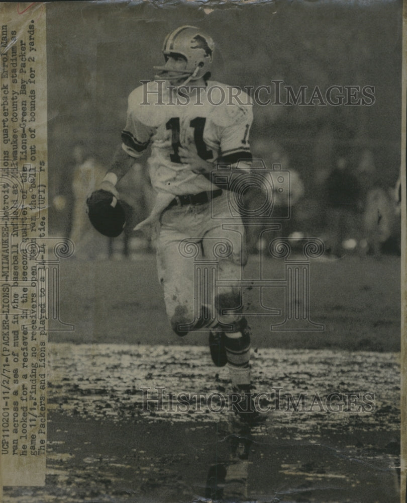 1971 Press Photo Errol Mann Detroit Lions Quarterback Pro Football Mud Puddle - Historic Images