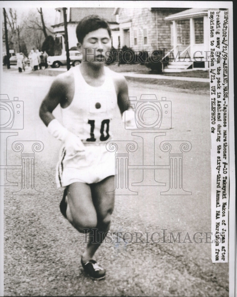 1959 Press Photo Japanese marathoner Takayuki Nakoa during a race in Boston - Historic Images