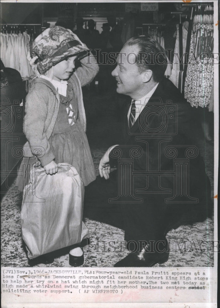 1966 Press Photo Paula Pruitt with Gubernatorial Candidate Robert King High - Historic Images