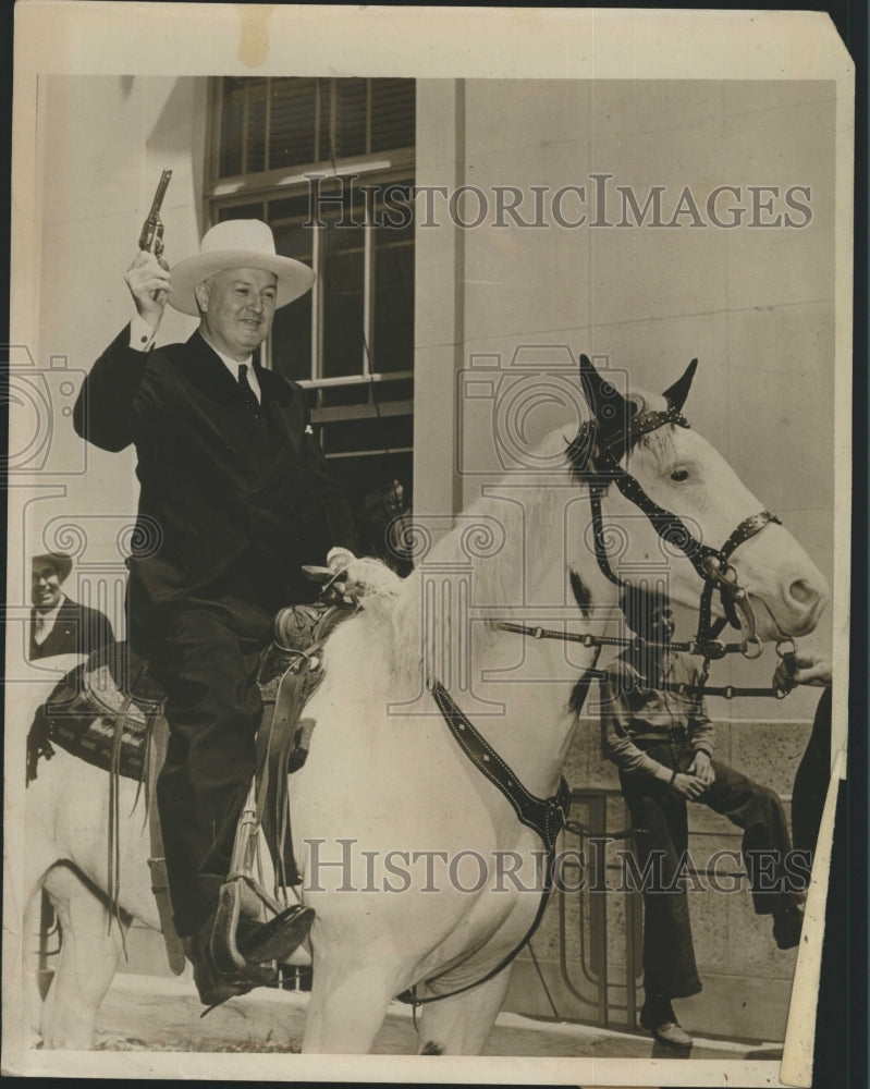Press Photo Man Riding Horse Holding Pistol - Historic Images