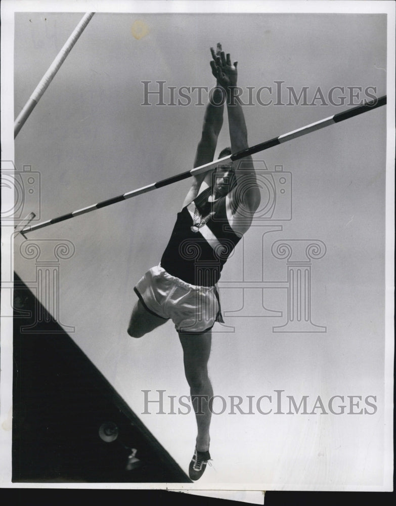 1957 Press Photo Darce Lamb Track Athlete Pole Vault Relay Carnival Washington - Historic Images