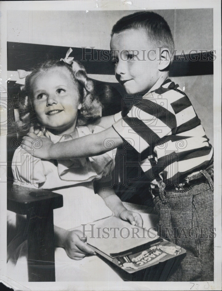 1950 Press Photo Daughter Marie Anne Son Robert Gasoline Bomber John Grant - Historic Images