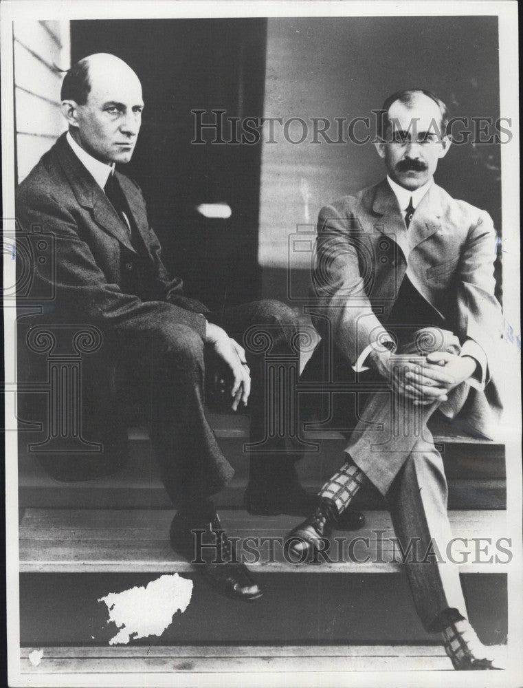 1978 Restrike of 1910 Press Photo Orville and Wilber Wright outside their Columbus, Ohio home - Historic Images