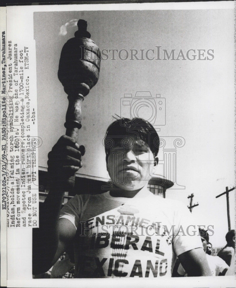 1959 Press Photo Hispolito Martinez Tarahumara Indian holds torch symbolize Pres - Historic Images