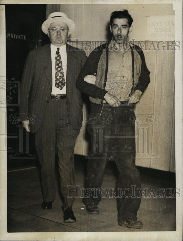 1942 Press Photo Special Officer Bernard Fay with prisoner Robert Clark - Historic Images