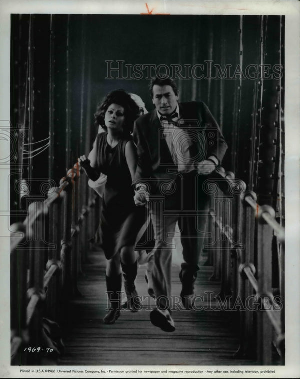 1966 Press Photo Spy Thriller - Gregory Peck and Sophia Loren ...