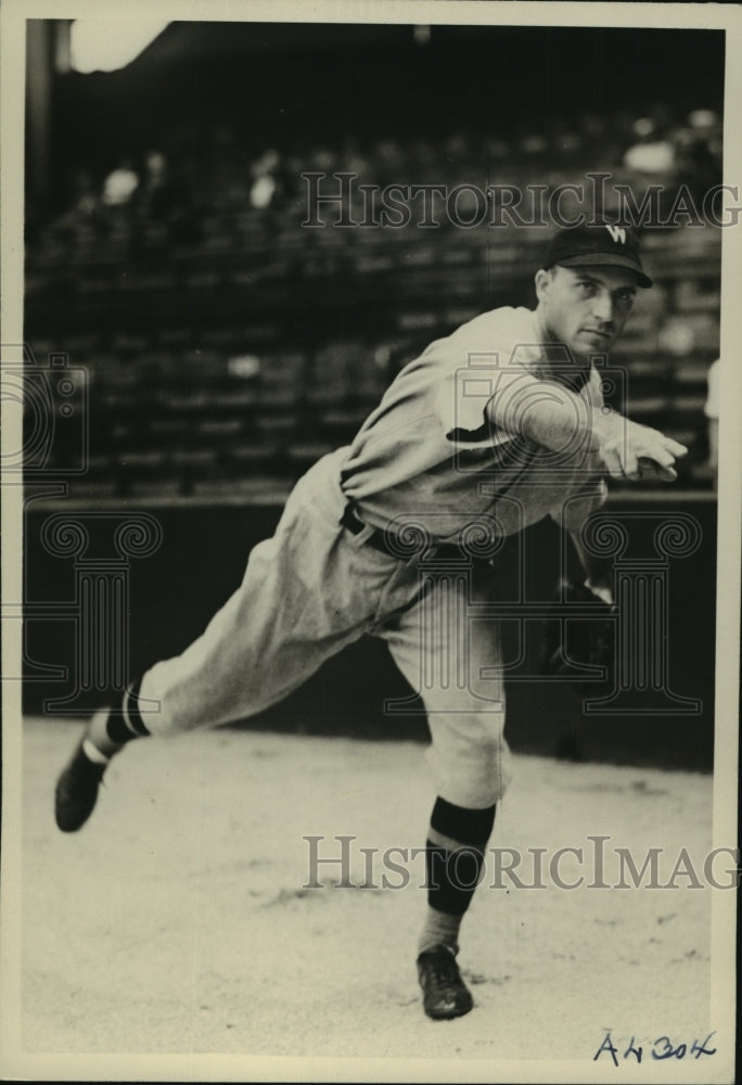 1933 Press Photo Montie Weaver, Baseball player - Historic Images