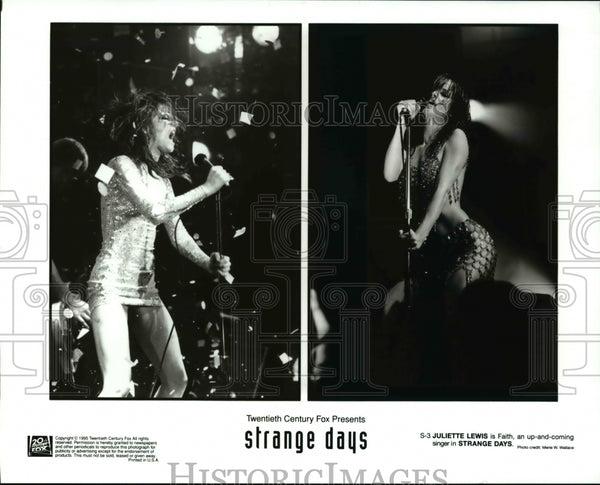 Esquire october2004 Juliette　Lewis Esquire october2004 Juliette Lewis Juliette Lewis Signed