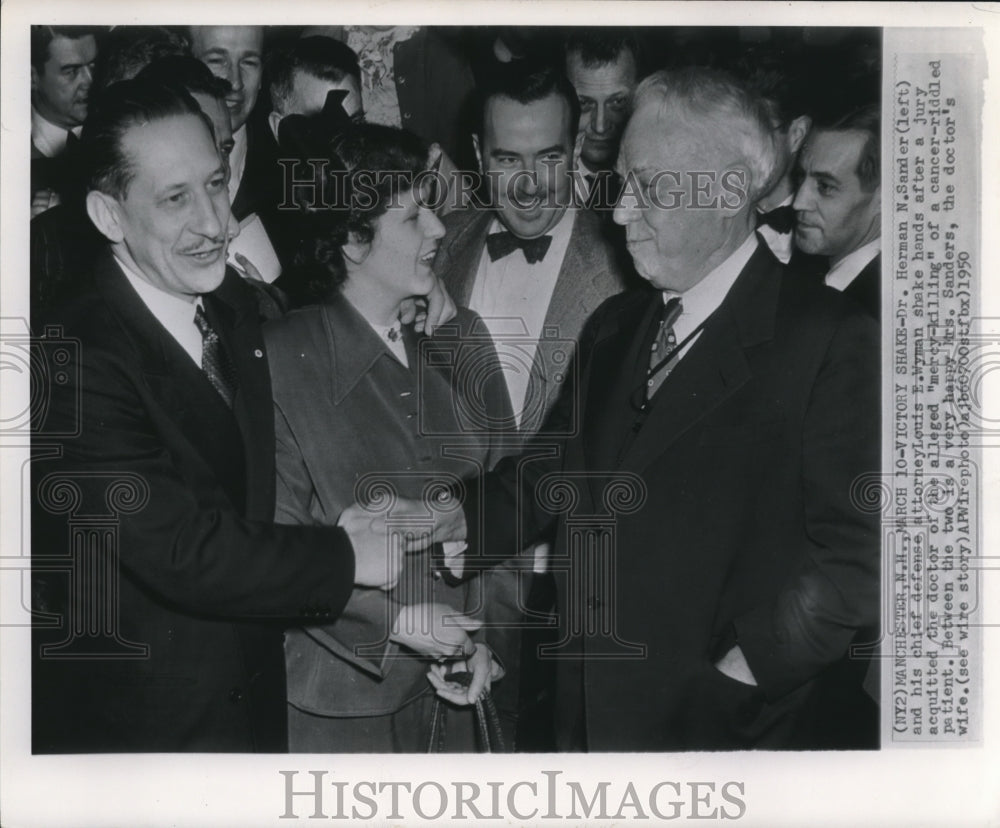 1950 Press Photo Dr. Sander shake hands with Atty. Wyman after jury acquitted - Historic Images