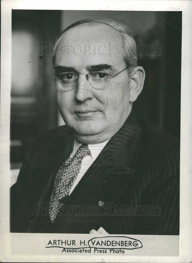 1940 Press Photo Arthur Vandenberg Republican Senator - Historic Images