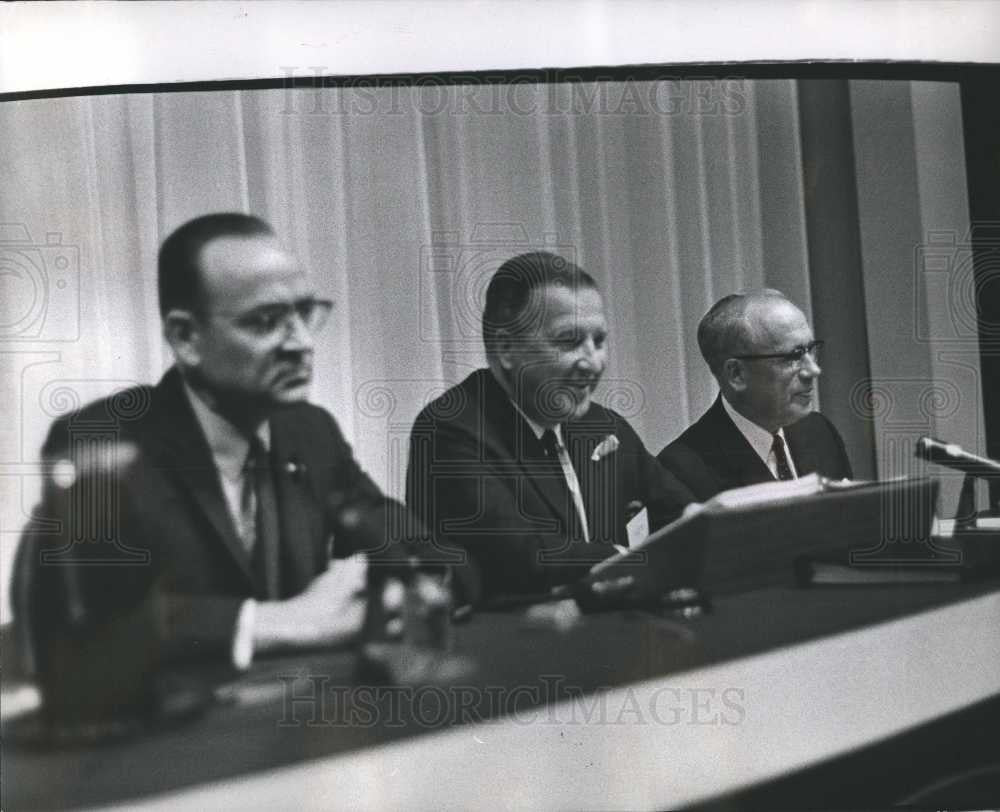 1966 Press Photo Ford Motor Co. Shareholders Meeting - Historic Images