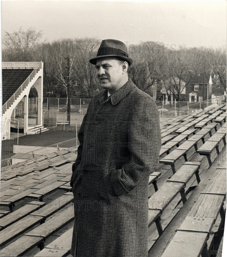 1964 Press Photo John Idzik football coach Detroit - Historic Images
