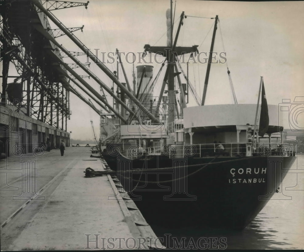 1950 Press Photo Dope ring - Istanbul Turkish Ship - hca17645 - Historic Images