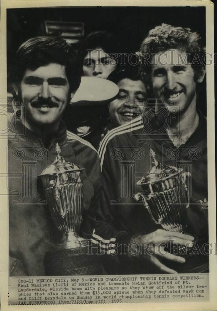 1975 Press Photo Raul Ramirez &amp; Brian Gottfried win World Doubles Championship - Historic Images