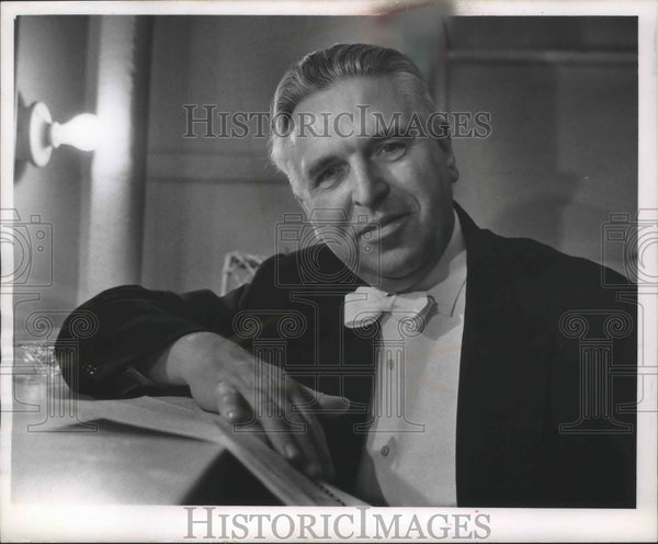 1963 Press Photo Pianist Hans Richter-Haaser, Milwaukee, Wisconsin