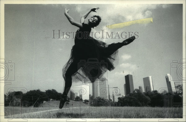 1993 Press Photo Mark Gail's photograph as part of Songs of My People