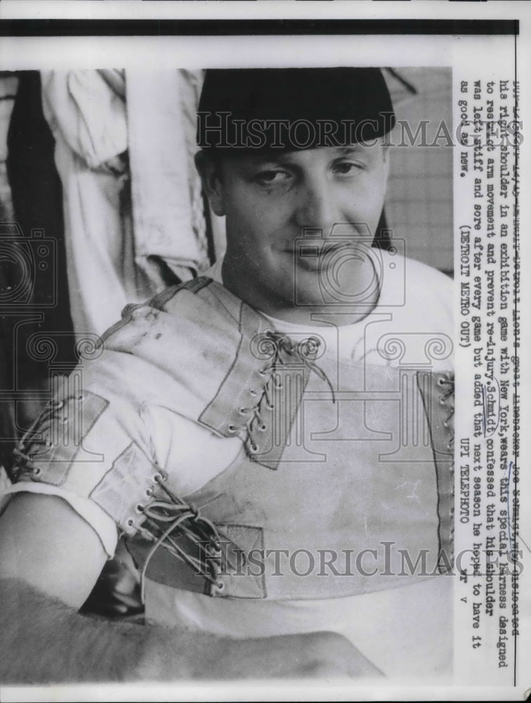 1960 Lions Lineback Joe Nehmidt Shoulder harness - Historic Images
