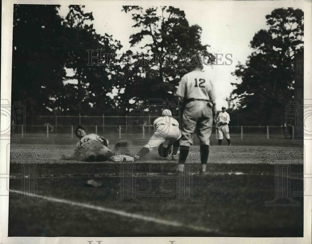 1933 Williamson of Yale Out at 1st In The Fifth Inning - Historic Images