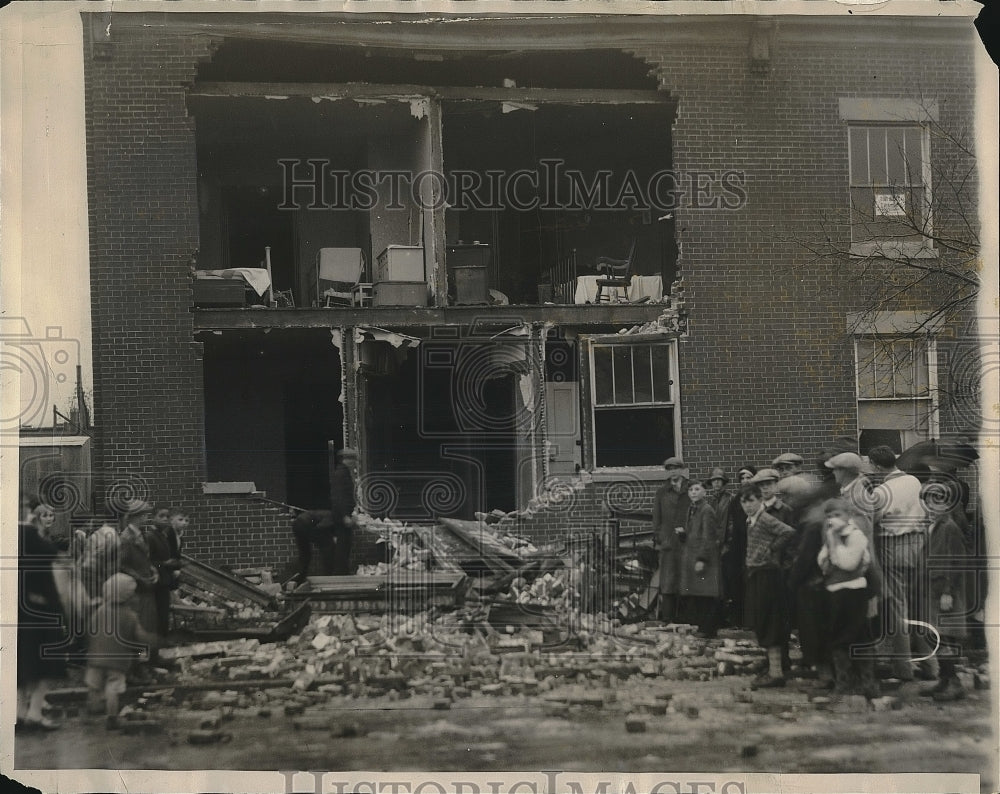 1927 Damage houses by Cyclone in Brownwood, Texas. - Historic Images
