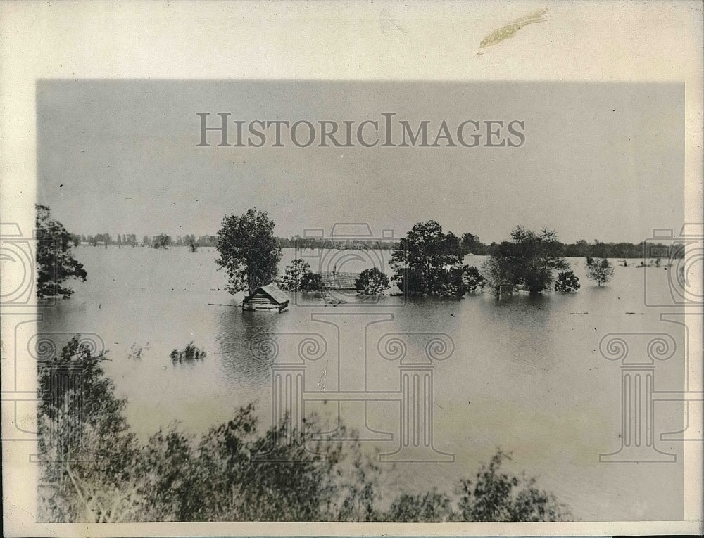 1927 Press Photo Farm Land Flooded by Mississippi River - nea63498 - Historic Images