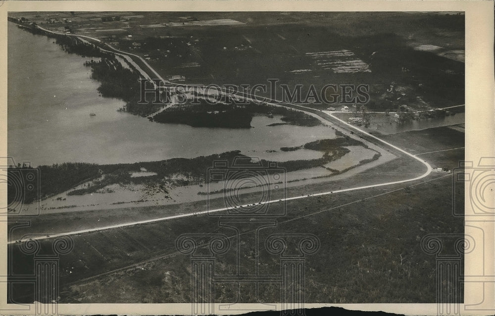 1927 Press Photo Mississippi River Flooding Levee Break - Historic Images