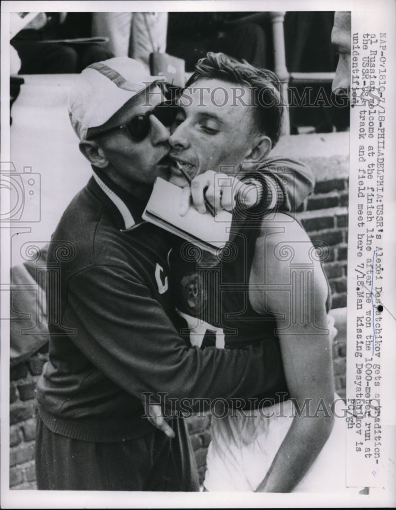 1959 Press Photo Alexei Desyatchikov Gets Russian Hug for Winning 1000 Meter Run - Historic Images