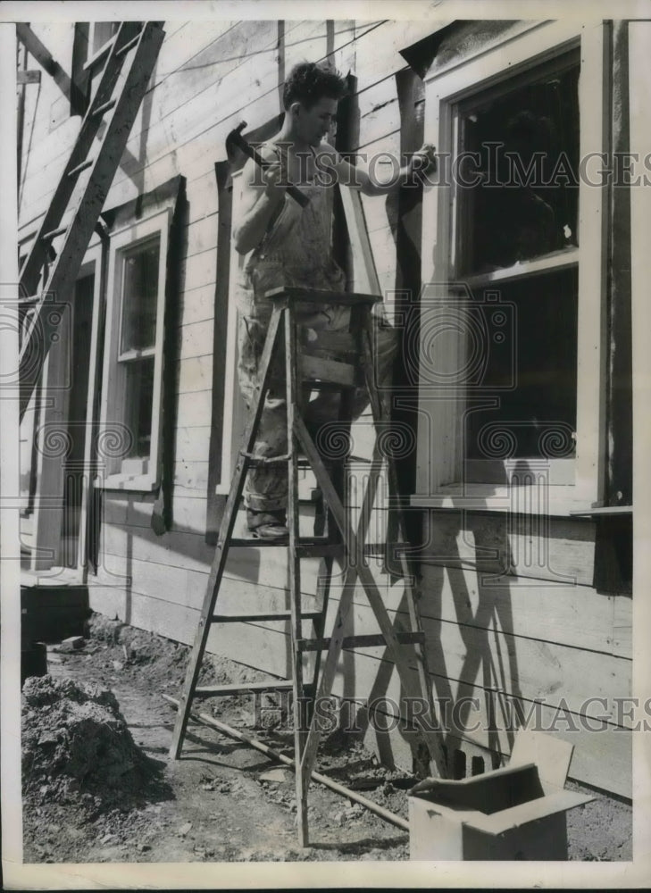 1940 Lew Jenkins, Texas Lightweight Swinging a Hammer - Historic Images