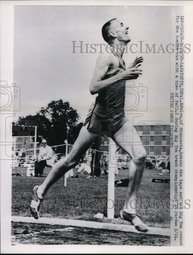 1958 Press Photo L. Edelen breaks tape &amp; the Big Ten record for 2-mile run - Historic Images