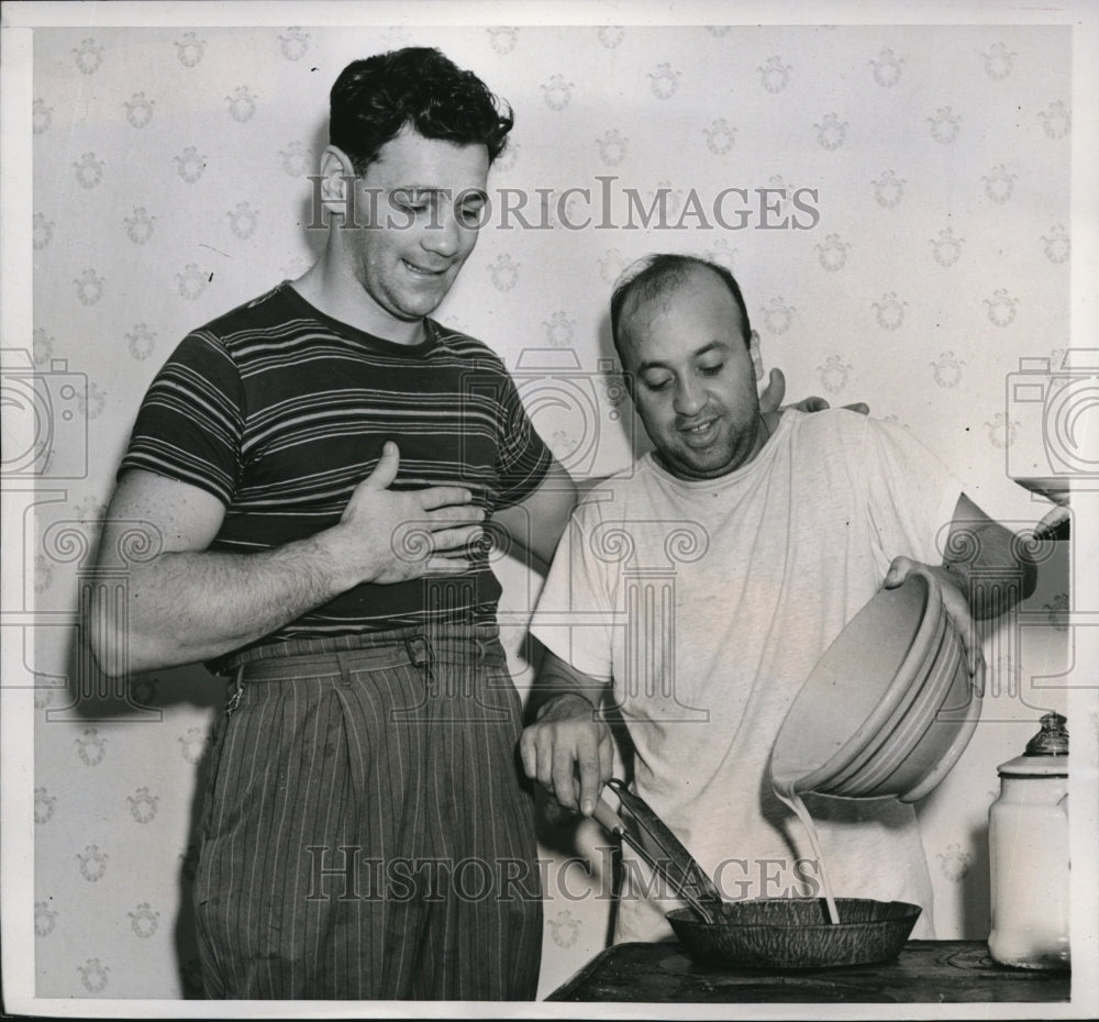 1939 Press Photo Saratoga Lake NY Bob Pastor boxer & chef Jock La Belle - Historic Images