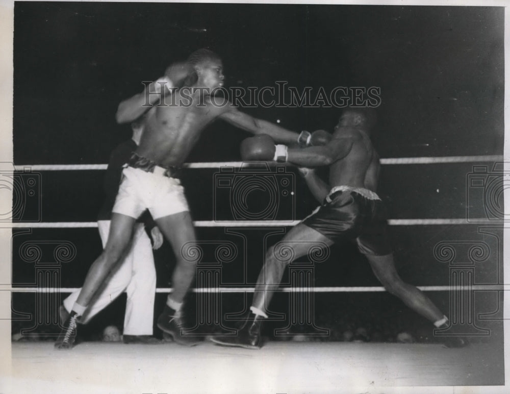 1935 Press Photo Dave Clark Lashes At Bradley Lewis At Intercity Golden Gloves - Historic Images
