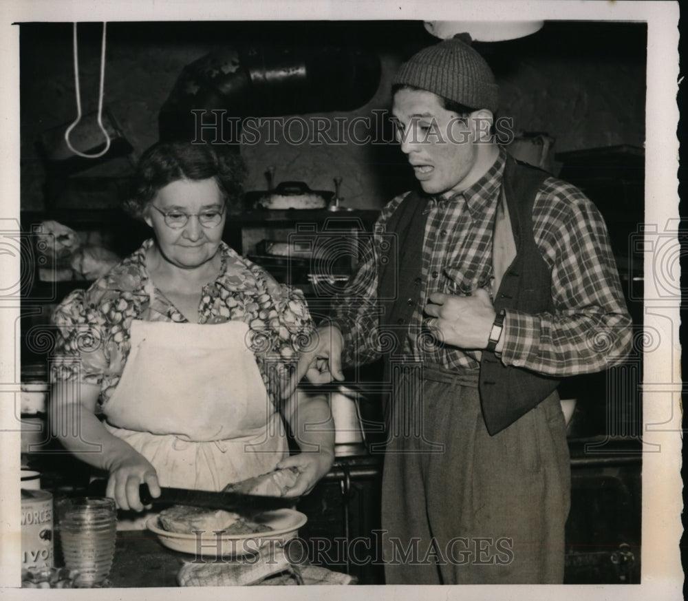 1940 Press Photo Carmel NY Boxer Arturo Godoy & Mrs Pauline Frolick - nes27338- Historic Images
