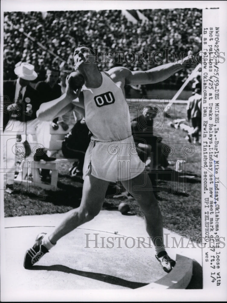 1959 Press Photo Mike Lindsay makes shot put toss at Drake Relays - nes28497 - Historic Images